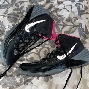 Great Condition Nike Hyperdunks SZ 9